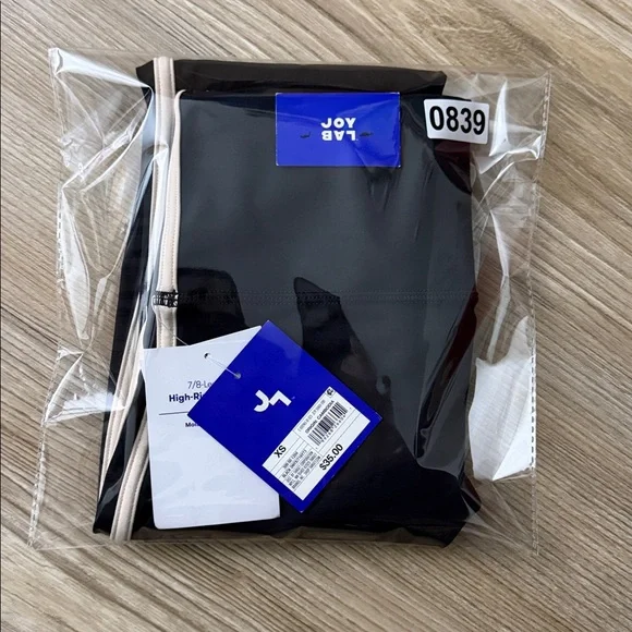 JoyLab™ Women's High-Rise Contrast Piped 7/8 Leggings - Black/Tan XS & XXL - Picture 12 of 12